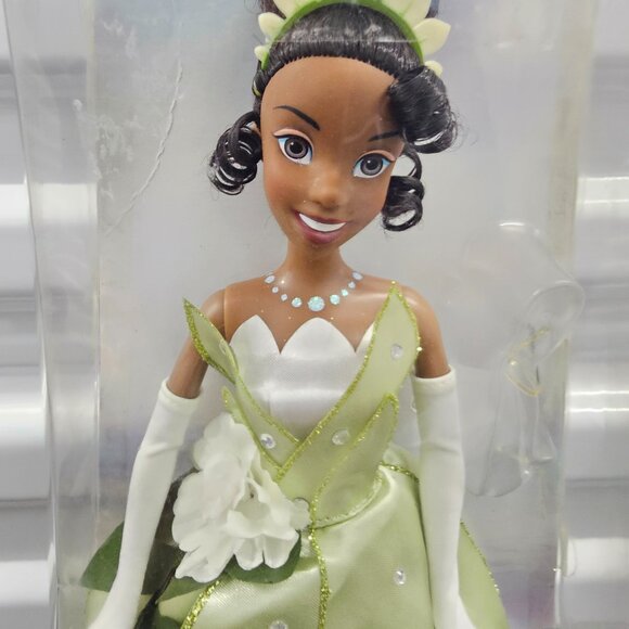 Disney Store Exclusive The Princess Tiana & The Frog Princess Tiana Doll (2009) - Picture 15 of 16
